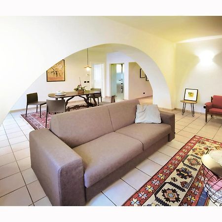 Due Dei Mille. Incantevole Casa In Centro Ad Alba מראה חיצוני תמונה