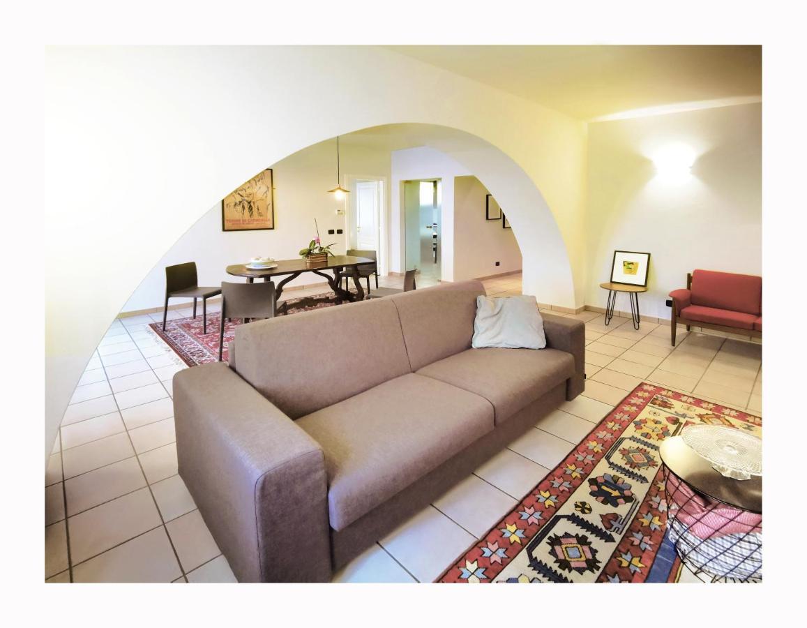 Due Dei Mille. Incantevole Casa In Centro Ad Alba מראה חיצוני תמונה