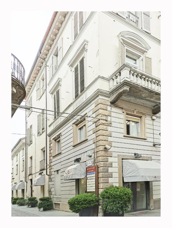 Due Dei Mille. Incantevole Casa In Centro Ad Alba מראה חיצוני תמונה